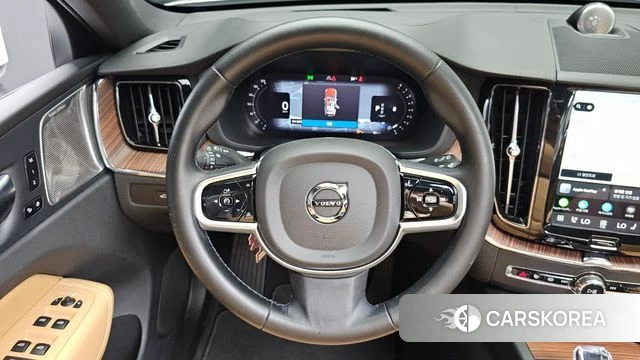 Volvo XC60 second Generation 2024 Белый из Кореи, фото 2