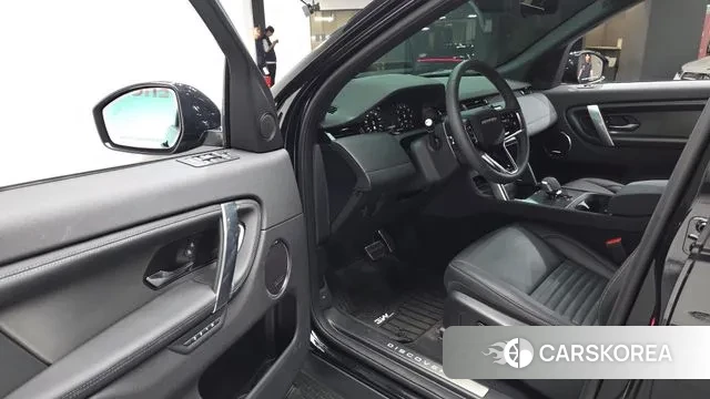 Land Rover Discovery Sports 2nd Generation 2025 Черный из Кореи, фото 2