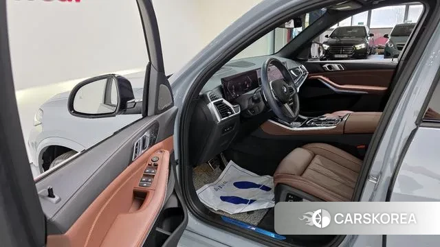 BMW X5 (G05) 2024 Серебристо-серый из Кореи, фото 2