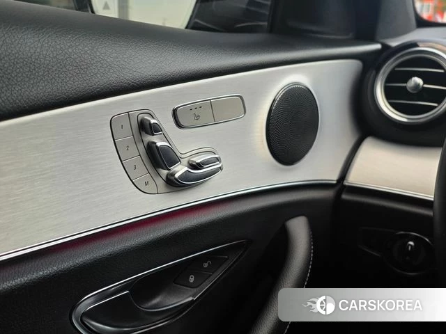 Mercedes-Benz E-Class W213 2021 Серый из Кореи, фото 2