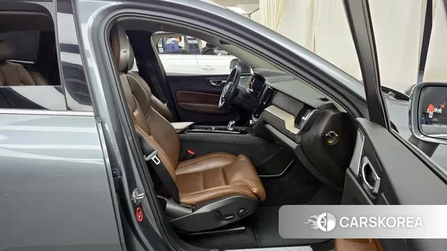 Volvo XC60 second Generation 2019 Серый из Кореи, фото 2