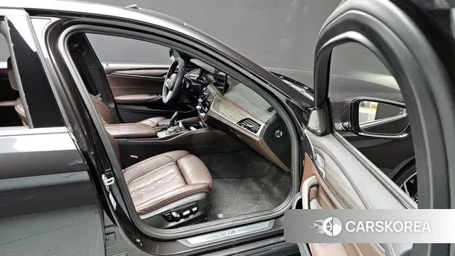 BMW 5 Series (G30) 2021 Серый из Кореи, фото 2