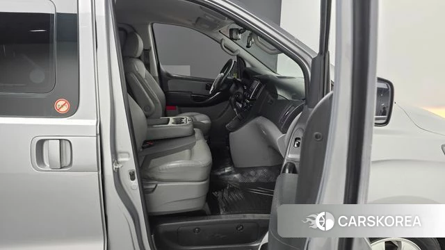 Hyundai The New Grand Starex 2018 Серебристо-серый из Кореи, фото 2