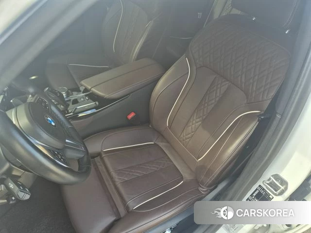 BMW 5 Series (G30) 2022 Белый из Кореи, фото 2