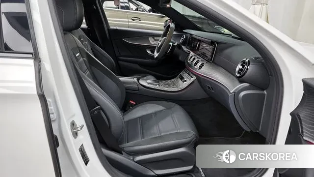 Mercedes-Benz E-Class W213 2023 Белый из Кореи, фото 2