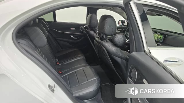 Mercedes-Benz E-Class W213 2018 Белый из Кореи, фото 2