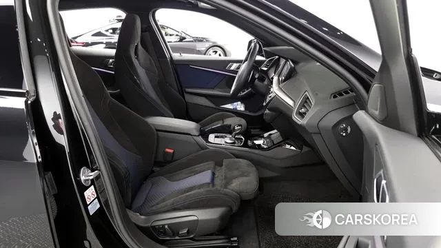 BMW 1 Series (F40) 2020 Черный из Кореи, фото 2
