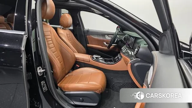 Mercedes-Benz E-Class W213 2020 Черный из Кореи, фото 2