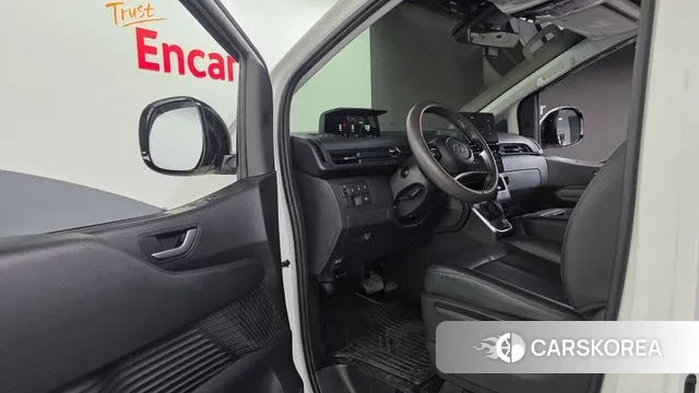 Hyundai Staria 2023 Белый из Кореи, фото 2