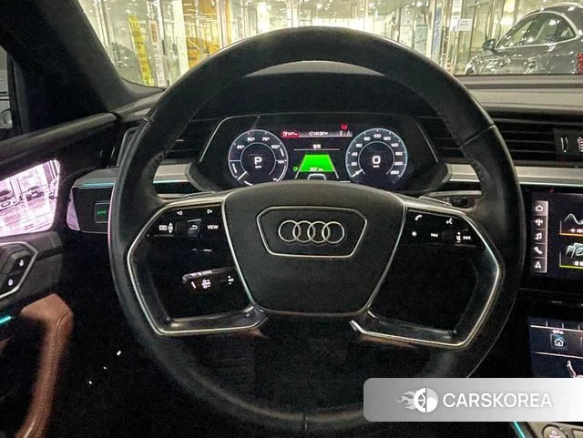 Audi e-Tron 2022 Черный из Кореи, фото 2