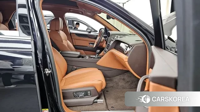 Bentley Bentayga 2020 Черный из Кореи, фото 2