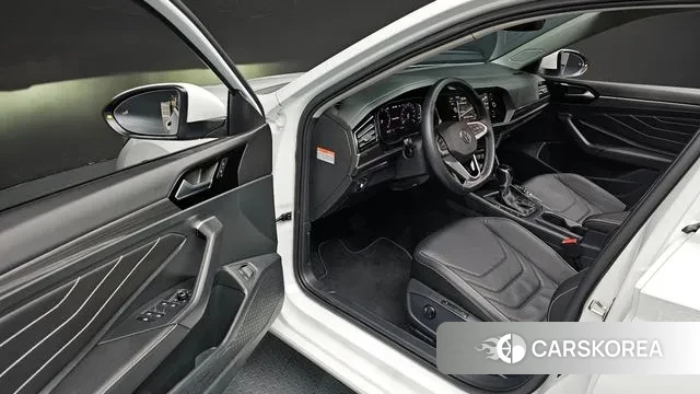 Volkswagen 7th Generation of Jetta 2023 Белый из Кореи, фото 2