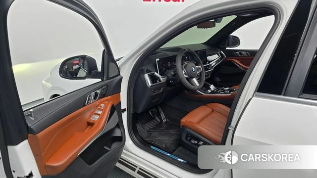 BMW X7 (G07) 2025 Белый из Кореи, фото 2