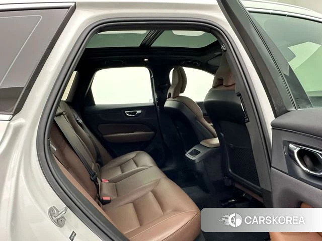 Volvo XC60 2024 Белый из Китая, фото 2