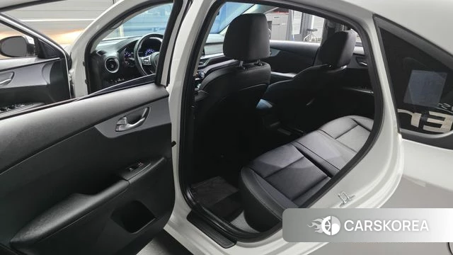 Kia The New K3 2nd generation 2021 Белый из Кореи, фото 2