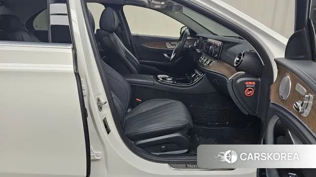 Mercedes-Benz E-Class W213 2019 Белый из Кореи, фото 2