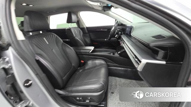 Hyundai Grandeur (GN7) 2023 Серебристо-серый из Кореи, фото 2