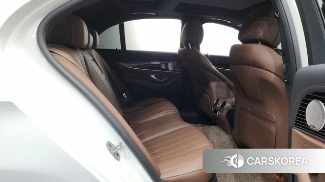 Mercedes-Benz E-Class W213 2021 Белый из Кореи, фото 2