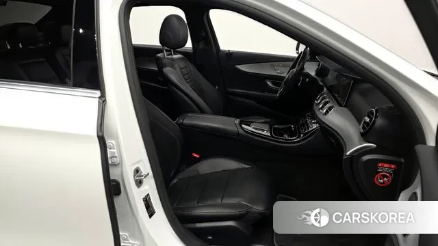 Mercedes-Benz E-Class W213 2021 Белый из Кореи, фото 2