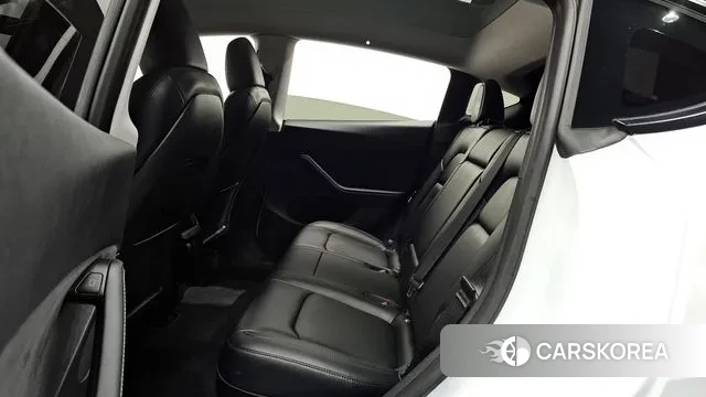 Tesla Model Y 2023 Белый из Кореи, фото 2