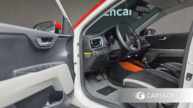 Kia Stonic 2018 Белый из Кореи, фото 2