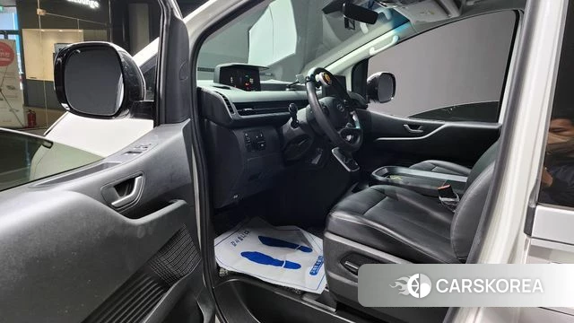 Hyundai Staria 2023 Белый из Кореи, фото 2