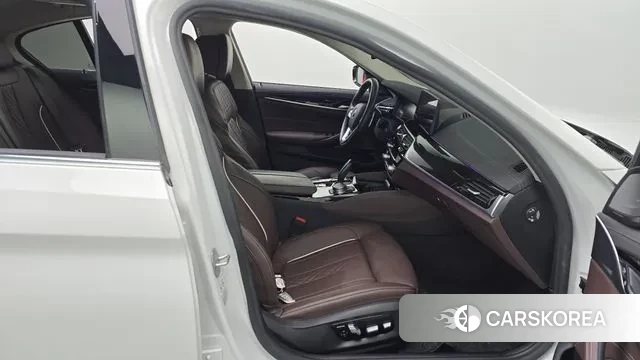 BMW 5 Series (G30) 2021 Белый из Кореи, фото 2