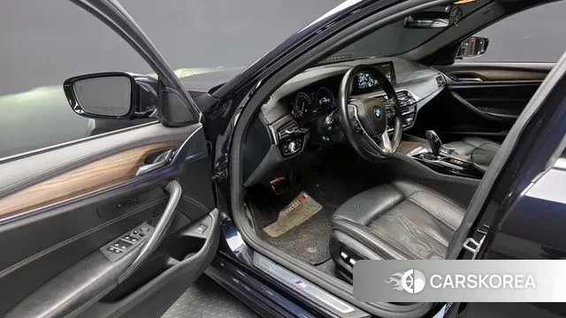 BMW 5 Series (G30) 2018 Черный из Кореи, фото 2