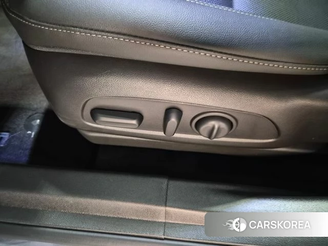 Chevrolet (GM Daewoo) Trax Crossover 2025 Серебристо-серый из Кореи, фото 2
