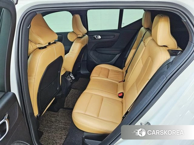 Volvo XC40 2022 Белый из Кореи, фото 2