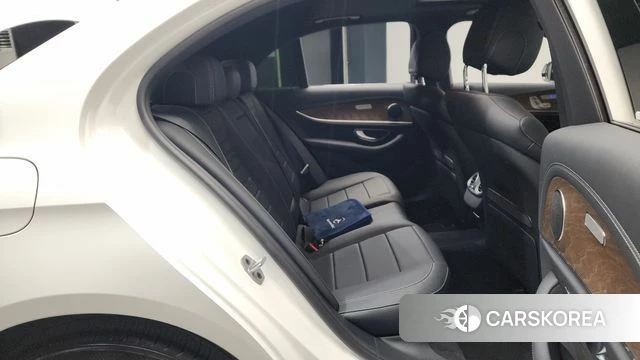 Mercedes-Benz E-Class W213 2021 Белый из Кореи, фото 2