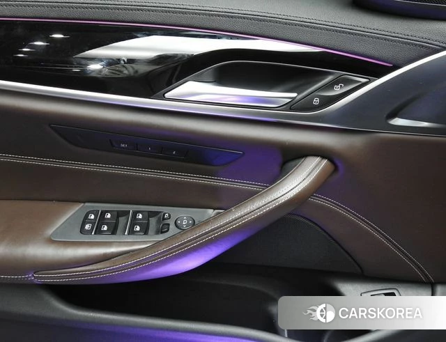 BMW 5 Series (G30) 2018 Серый из Кореи, фото 2