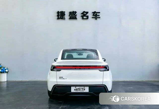 Tesla Model Y 2025 Белый из Китая, фото 2