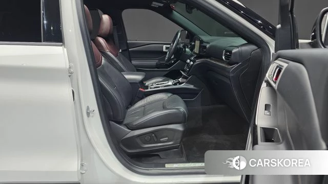 Ford Explorer 6th Generation 2021 Белый из Кореи, фото 2