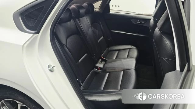 Kia The New K3 2nd generation 2022 Белый из Кореи, фото 2
