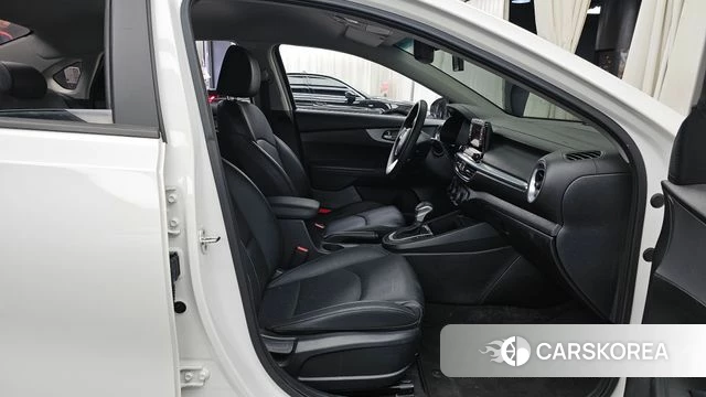 Kia The New K3 2nd generation 2021 Белый из Кореи, фото 2