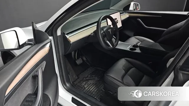 Tesla Model Y 2023 Белый из Кореи, фото 2