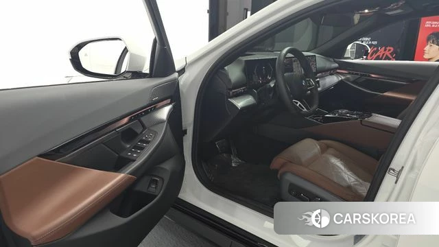 BMW 5 Series (G60) 2024 Белый из Кореи, фото 2