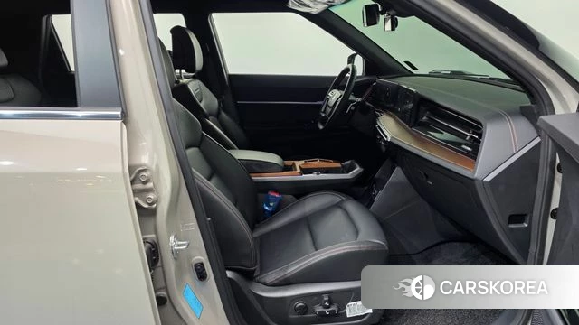 Ssangyong Torres EVX 2024 Жемчужный цвет из Кореи, фото 2