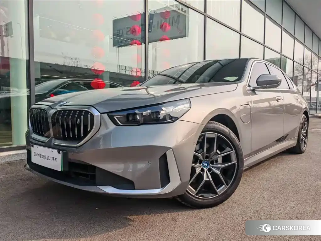 BMW i5 2025 Silver/gray из Китая, фото 2