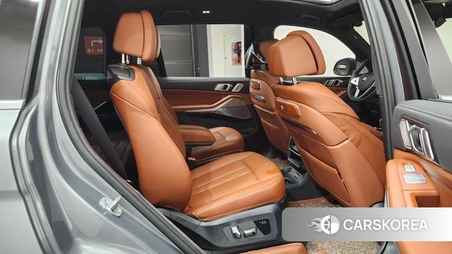 BMW X7 (G07) 2023 Серебристо-серый из Кореи, фото 2