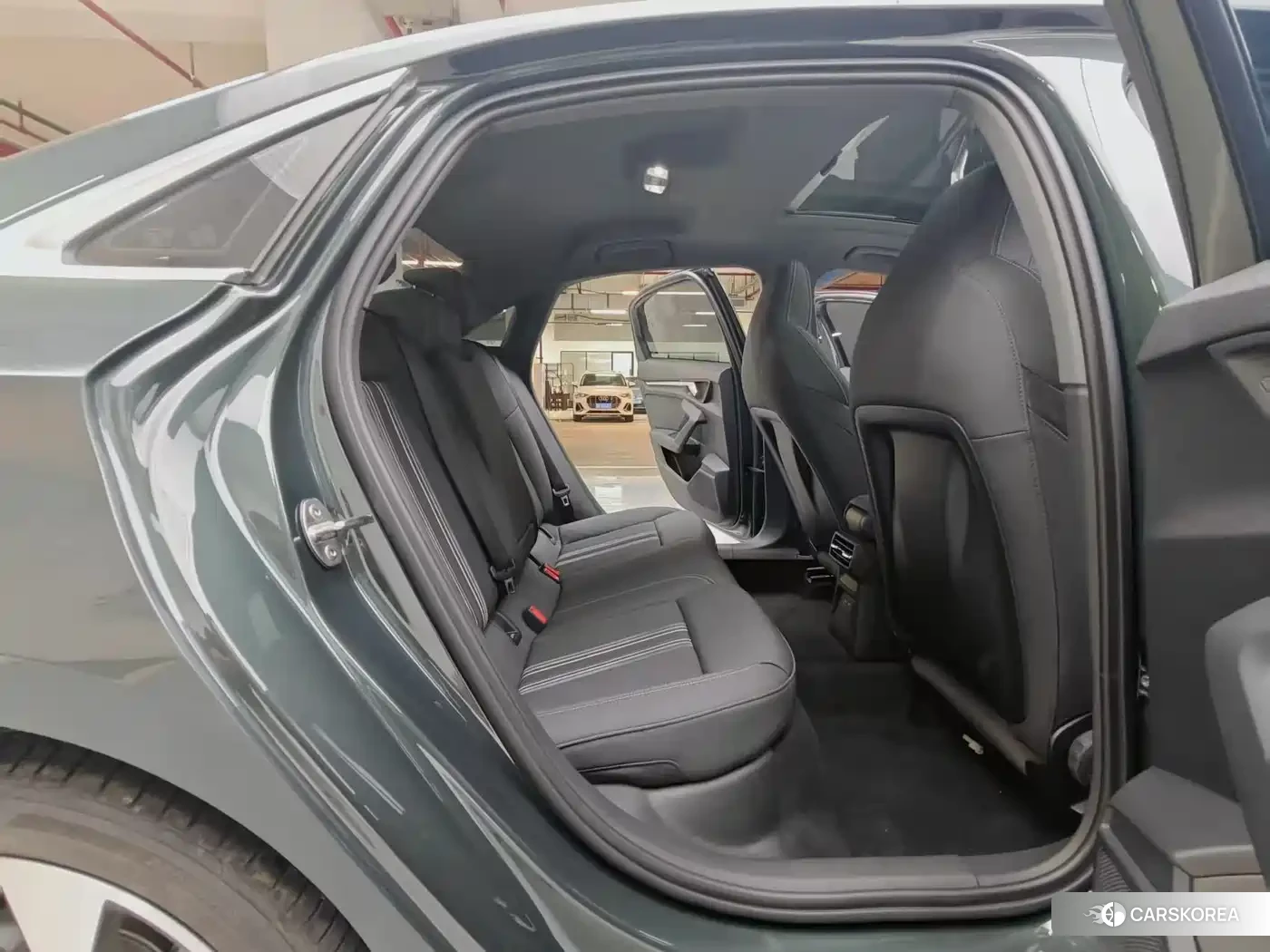Audi A3 2023 Зеленый из Китая, фото 2