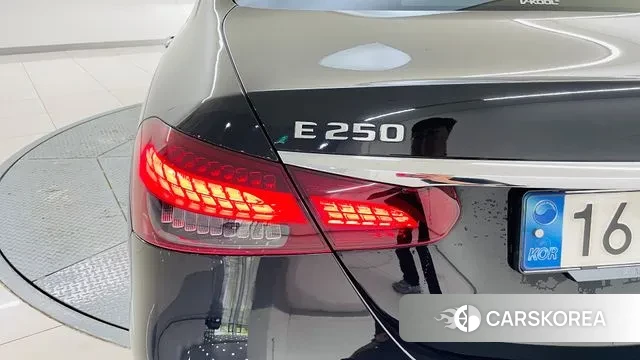 Mercedes-Benz E-Class W213 2022 Черный из Кореи, фото 2