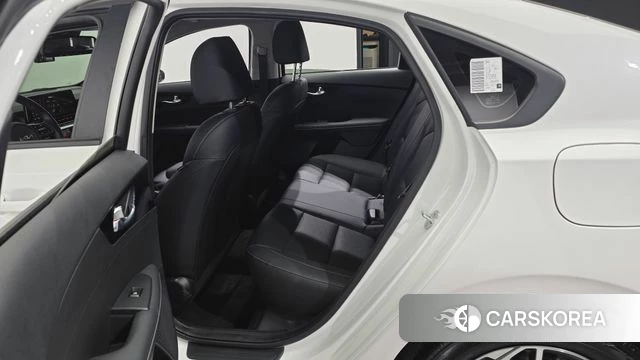 Kia The New K3 2nd generation 2024 Белый из Кореи, фото 2