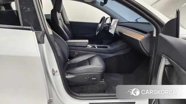 Tesla Model Y 2021 Белый из Кореи, фото 2