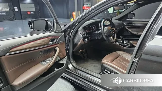 BMW 5 Series (G30) 2020 Черный из Кореи, фото 2