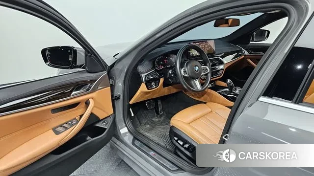 BMW 5 Series (G30) 2020 Серебристо-серый из Кореи, фото 2