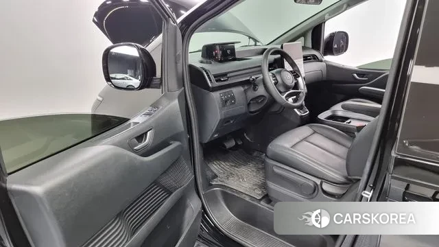 Hyundai Staria 2023 Черный из Кореи, фото 2