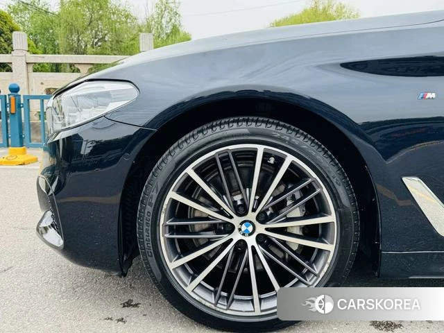 BMW 5 series 2020 Черный из Китая, фото 2