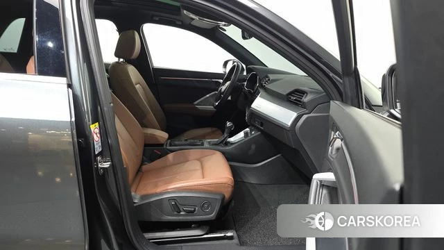 Audi Q3 (F3) 2022 Серый из Кореи, фото 2